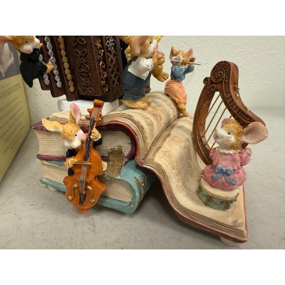Classic Treasures Musical Animated Accordion & Mouse Sculpture. - Picture 5 of 6